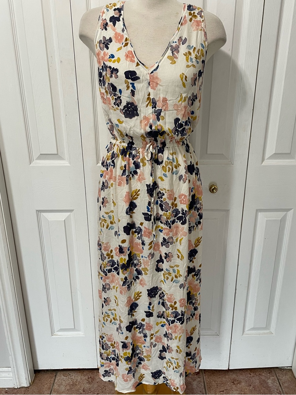 Floral V-Neck Sleeveless Maxi Dress - White with Pink & Navy tie Waist.